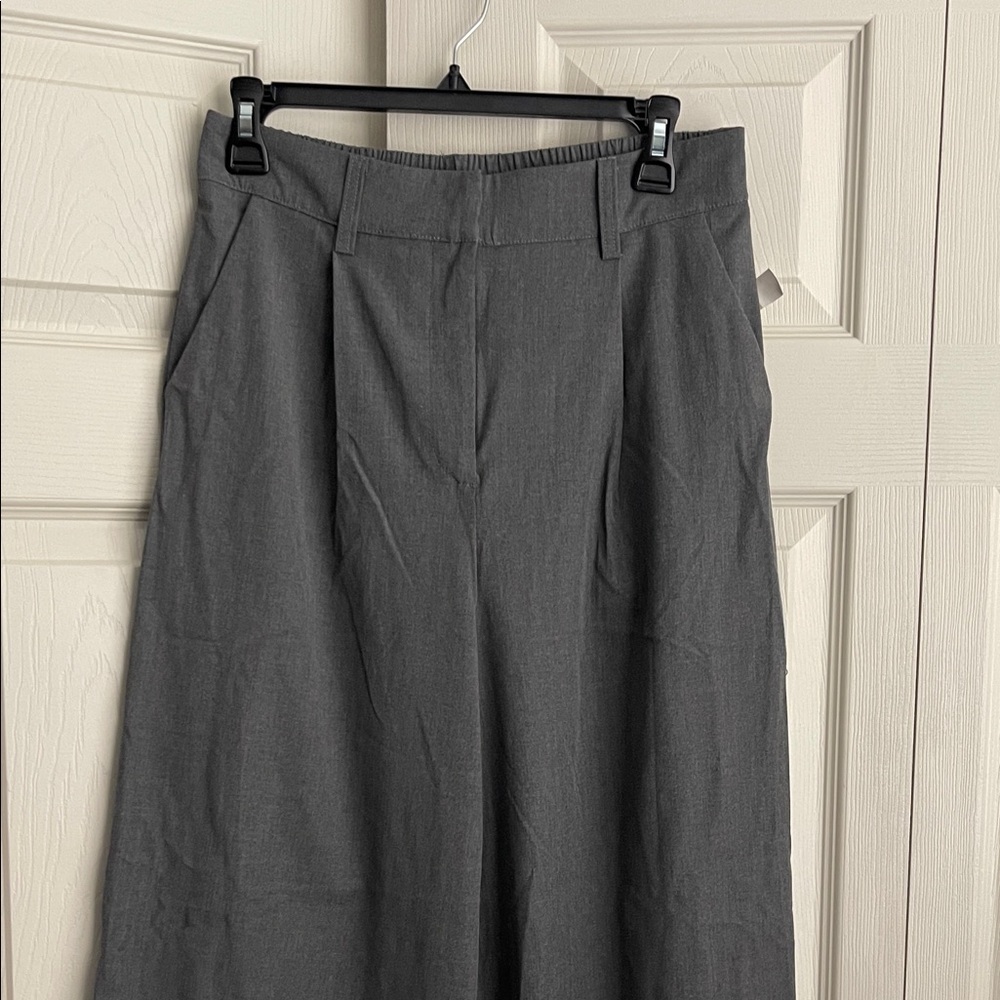 NEW House of Harlow 1960 Cropped Top Wide Leg Pants Set in gray. #0300 - Picture 3 of 15